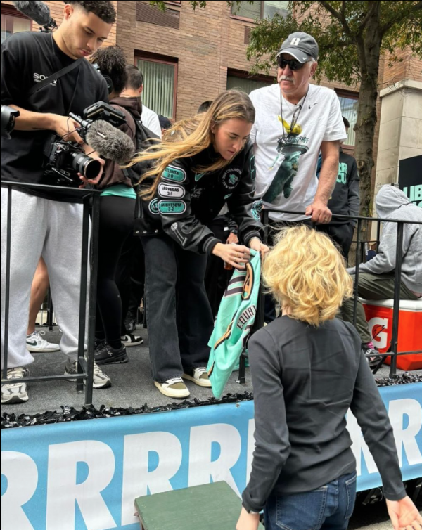 AG Basketball player meets WNBA star Sabrina Lonescu at the Liberty championship parade. 